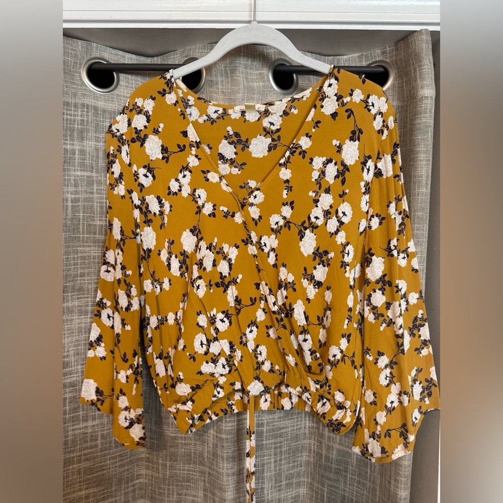 Yellow floral print cropped blouse